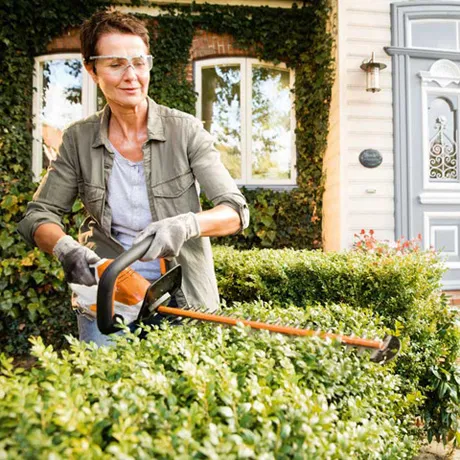How to Sharpen & store your cordless Hedge trimmer for winter